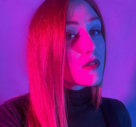 Julia Nilon étoile chaude img