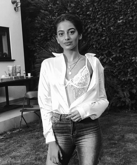 Banita Sandhu nus de stars du porno img