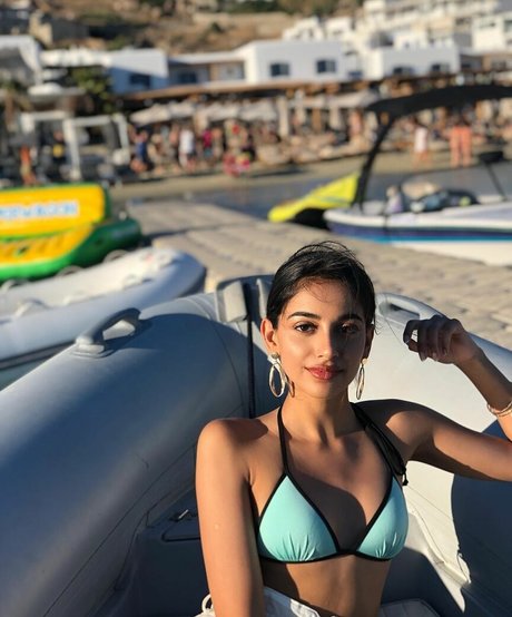 Banita Sandhu modèle gratuit collection