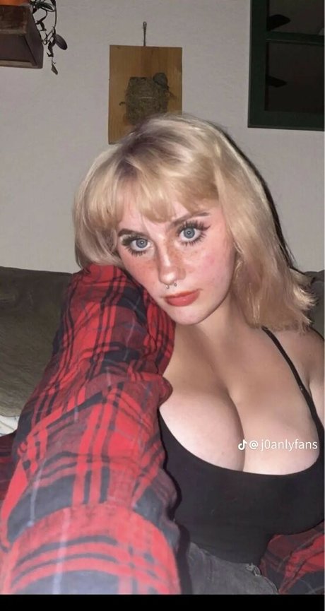 lolabotomy actrice chaude img