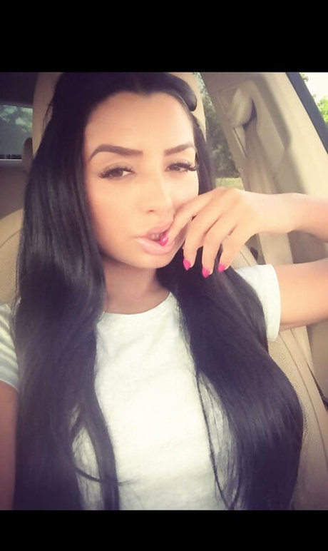 Nicolebella modèle adulte photo