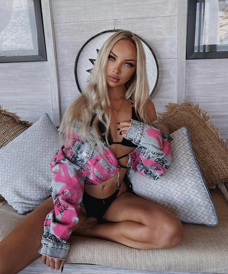 Yana fire nus star du porno galerie