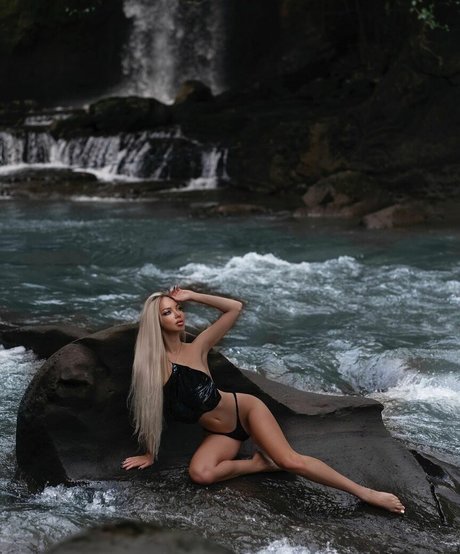 Yana fire star du porno gratuit image