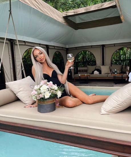 Yana fire jolie étoile archive