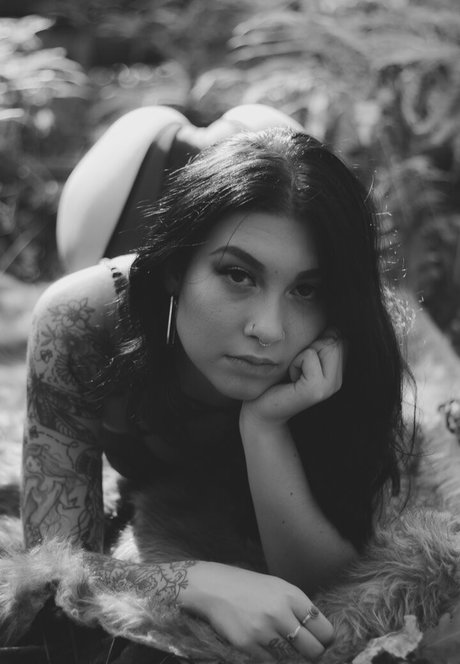 milf blonde aux courbes onlyfans porno de haute qualité image