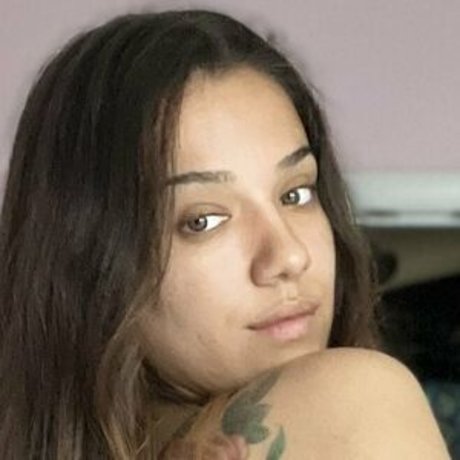 Therealuhlysia modèle sexy image