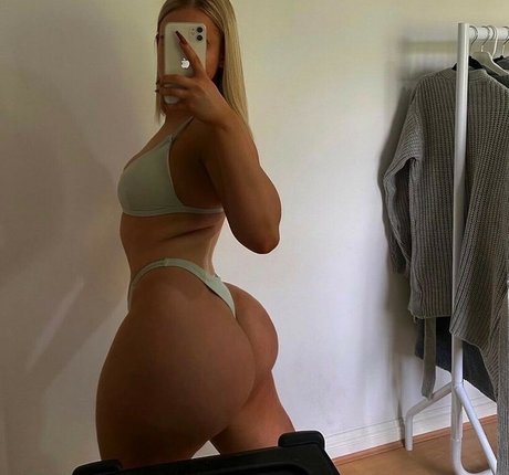 Lucycombe modèle sexy des photos