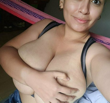 Amay modèle nu galeries