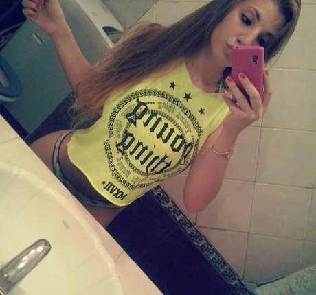 Milena Asquini étoile sexy photo