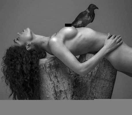 Didem Dinc actrice artistique photo