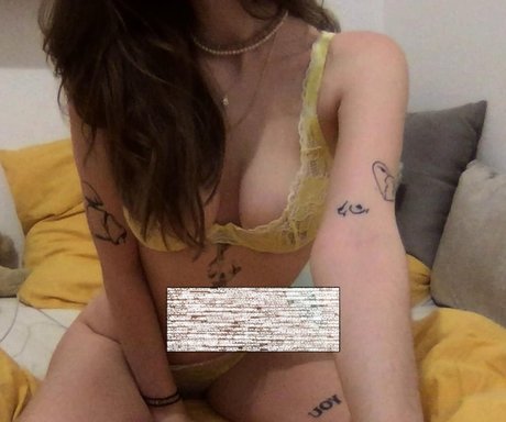 Cap0nce star érotique des photos