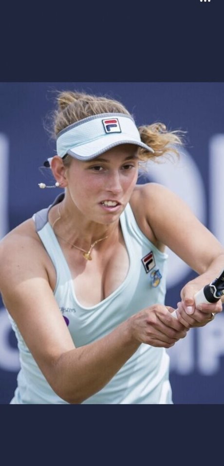 Elise Mertens modèle chaud images