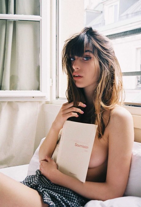 Louise Follain modèle pornographique img