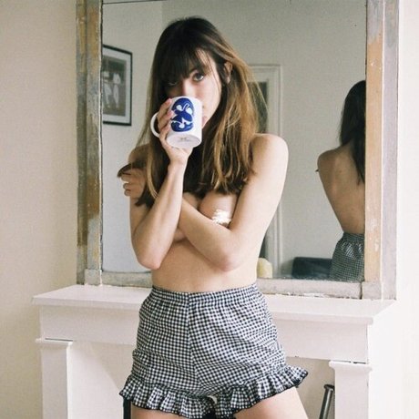 Louise Follain actrice nue galerie