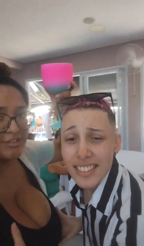 Sofia Mendonca star du porno en haute qualité galeries