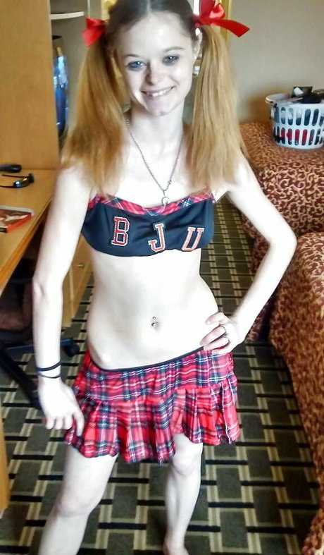 PhoebeXXXLynnXX actrice nue img