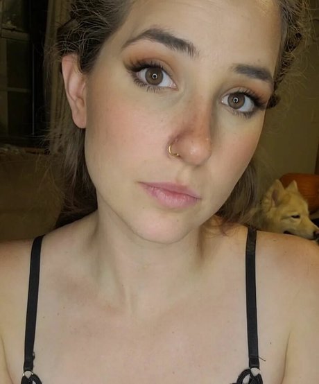 Lizzie All Day star du porno gratuite img