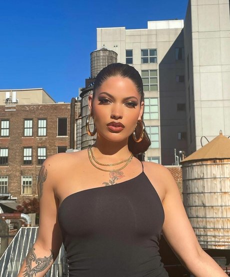 Maxine Ashley modèle gratuit des photos