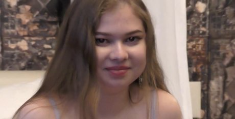 Meow Miu modèle pornographique photos