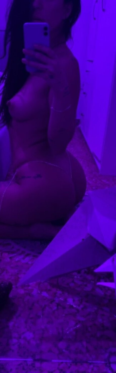 Tzouma Mym star du porno nue photo