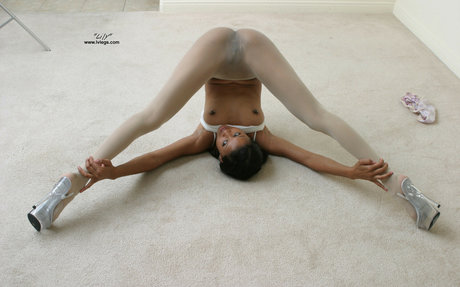 Lily Thai nus star du porno photo