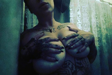 Erika Von Doom star du porno sexy galerie