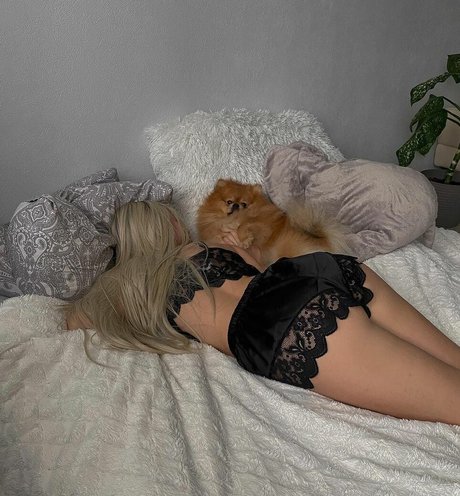 Sophyvibess nus de stars du porno img