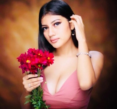 Paola Bustamante actrice sexy photo