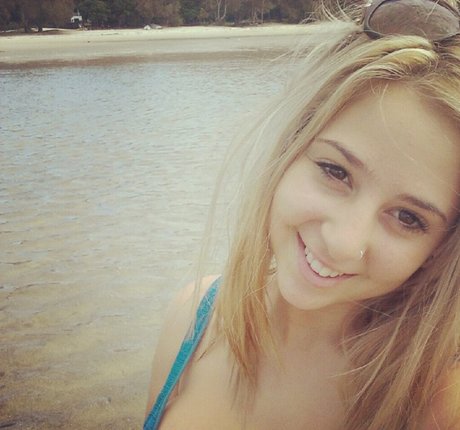 Wears ren nus de stars du porno photo