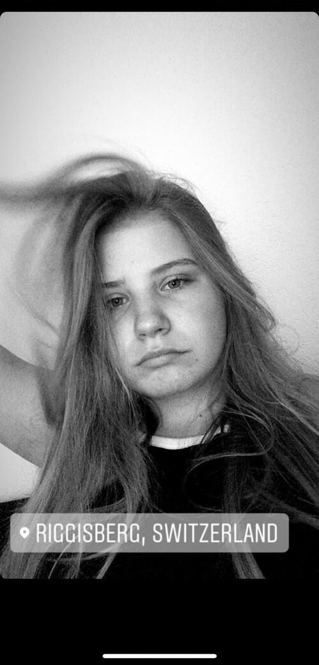 Aline Zwahlen star du porno parfaite galeries