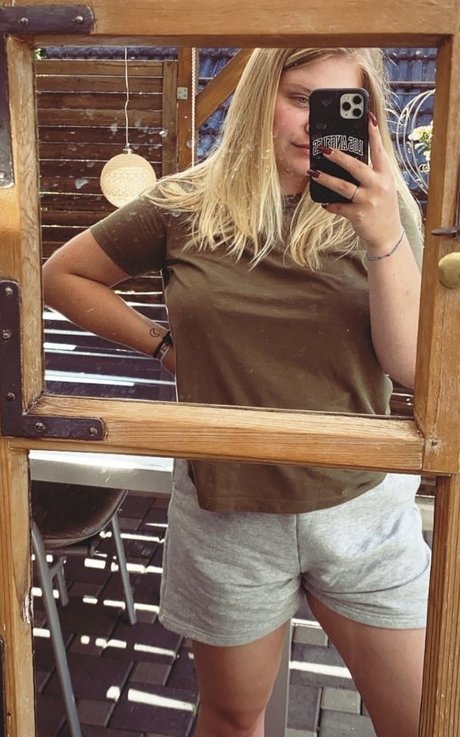 Aline Zwahlen belle star du porno galerie