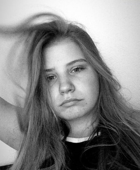 Aline Zwahlen haut modèle des photos