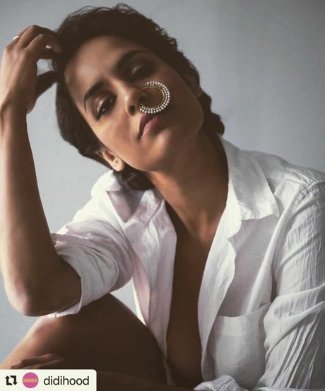 Agam Darshi star érotique galeries