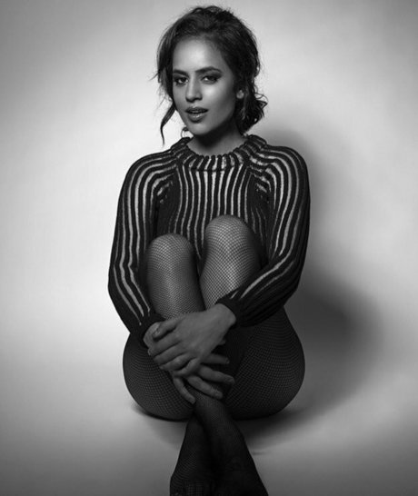 Agam Darshi modèle sexy collection