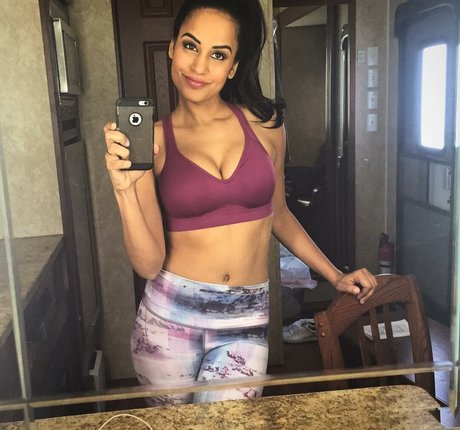 Agam Darshi actrice chaude collection