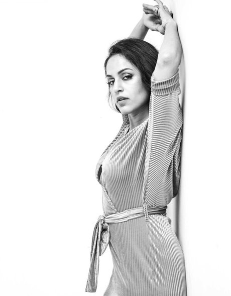 Agam Darshi étoile sexy des photos