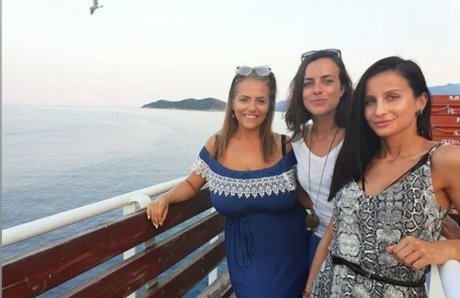 milf aux cheveux noirs onlyfans belle haute qualité collection