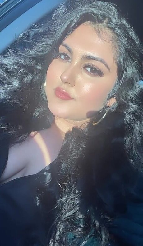 Sanjana modèle érotique archive