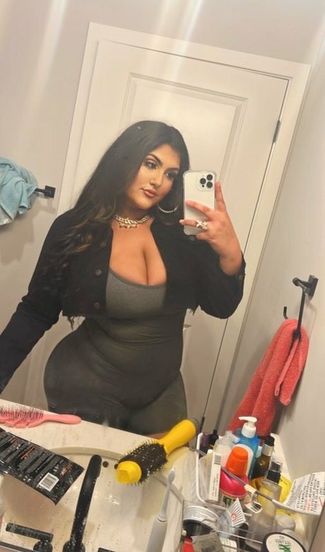 Sanjana étoile parfaite image