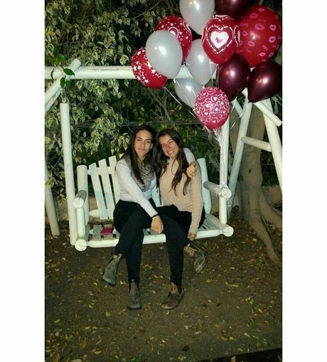 Sara Avni star érotique images