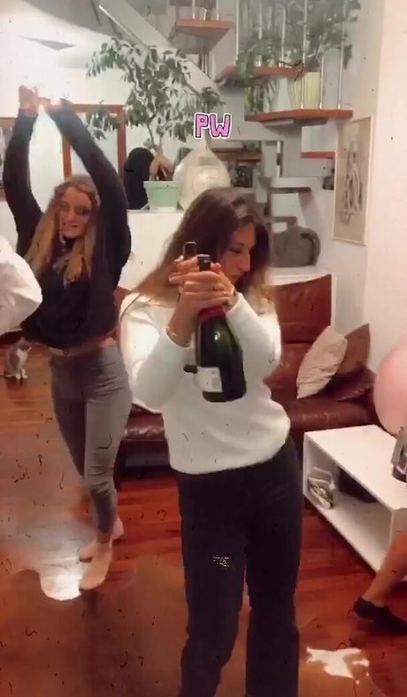 Elissa T modèle pornographique collection