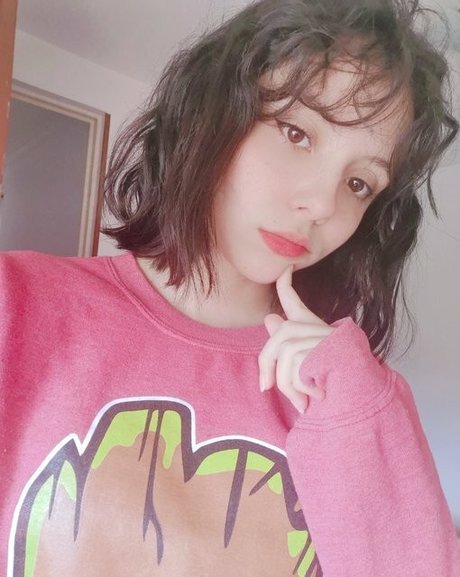 Poiodecolores modèle adulte photos