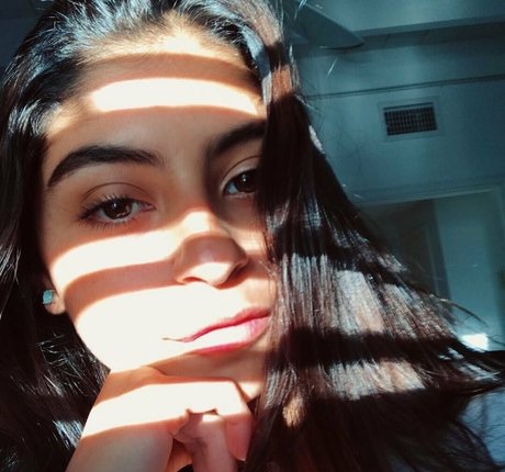 Antoenella modèle érotique photos