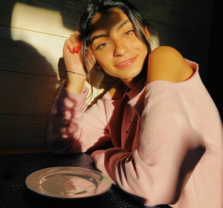 Antoenella star du porno en haute qualité photo