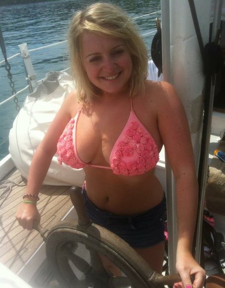 fans de poitrine plate uniquement art érotique collection