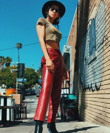 Leah Lewis modèle adulte collection