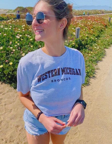 blonde étudiante onlyfans chaud exclusif galeries