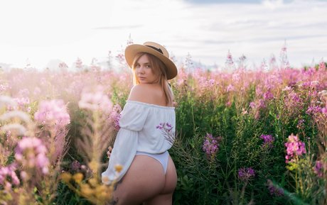 Tihomirova Natali joli modèle des photos