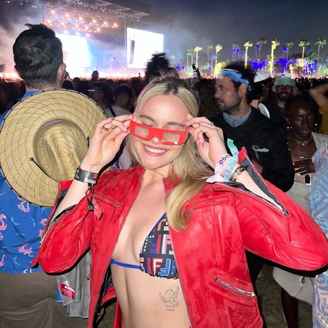 Holly Ramsay modèle nu img