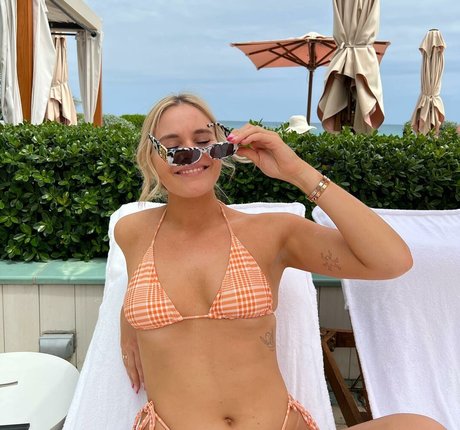 Holly Ramsay modèle nu img